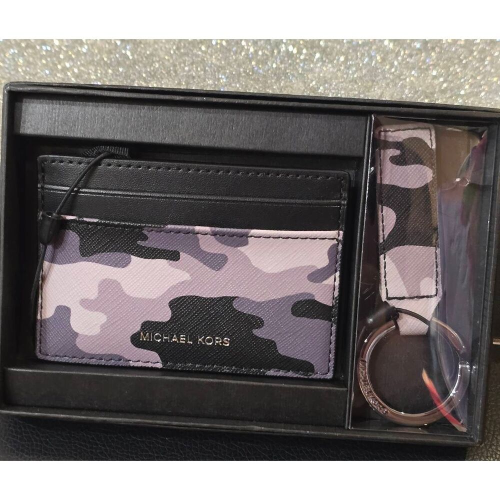 Michael Kors Camo Card Holder & Keychain Boxed Set - Picture 10 of 10